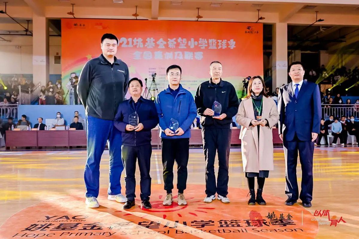 大学篮球运动员如何应对常见的伤病并进行有效治疗?_1